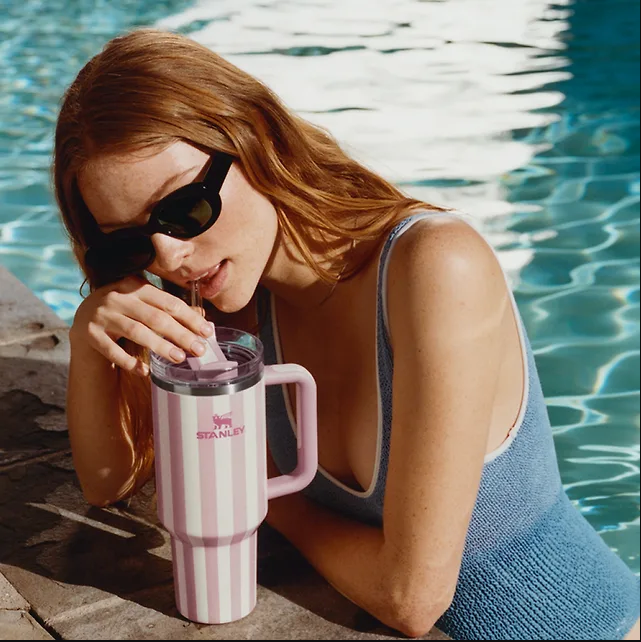美國品牌 Stanley Quencher H2.0隨行杯 1.18L Peach Whip Stripe Gloss
