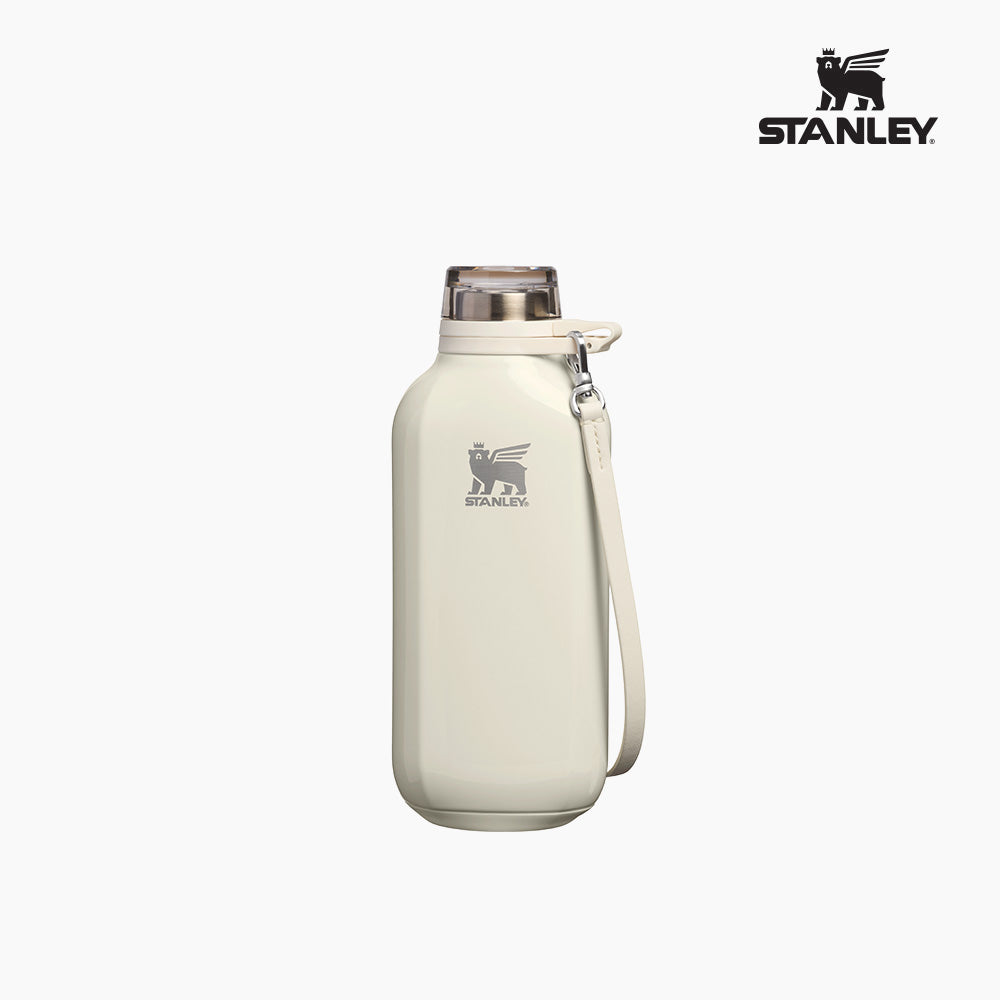 Stanley Clutch Water Bottle 473ml, Cream Gloss