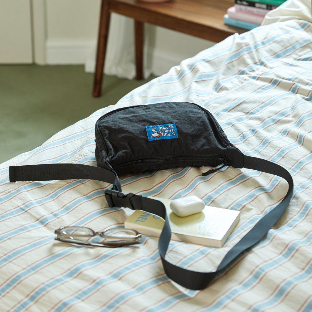 Snoopy Peanuts Weekend Hobo Bag 輕便斜背包