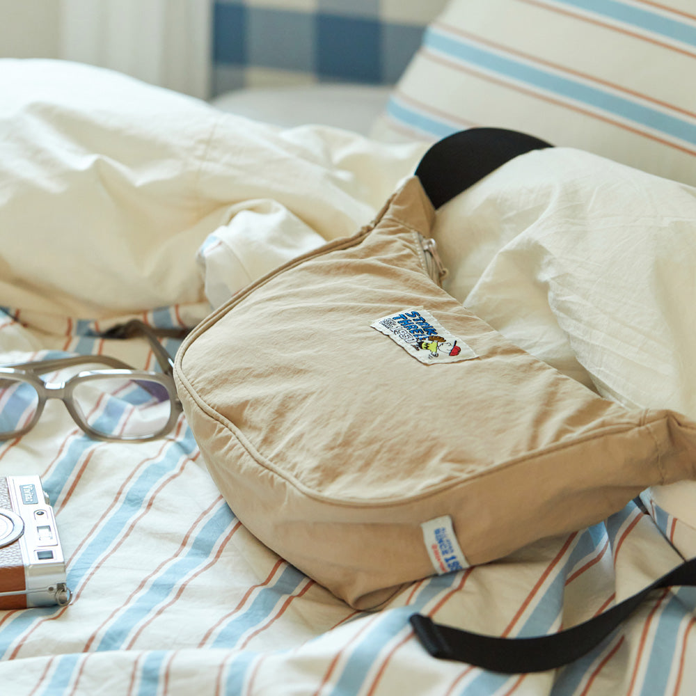 Snoopy Peanuts Weekend Hobo Bag 輕便斜背包