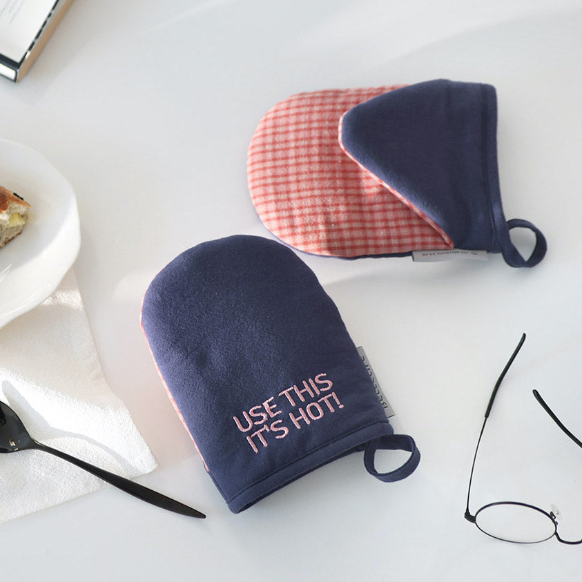 韓國製 BELLELIFE 格紋拼色刺繡烤箱手套